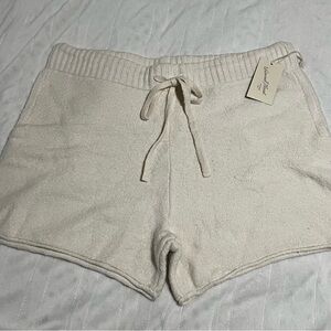 Universal Thread Cream Shorts